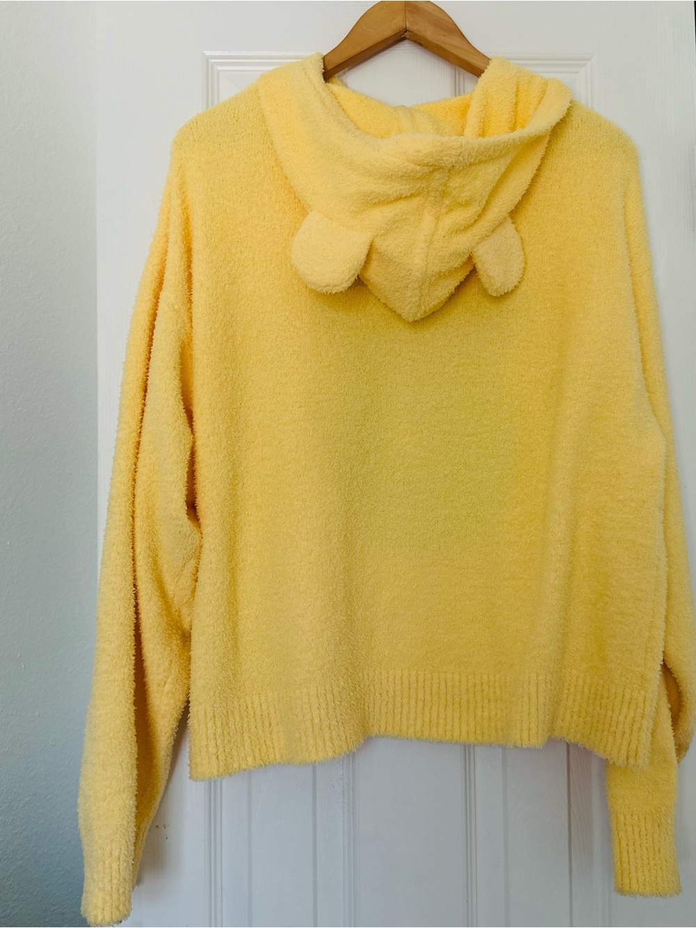 Disney Yellow Winnie the Pooh Crewneck Sweater size XL - Picture 2 of 7